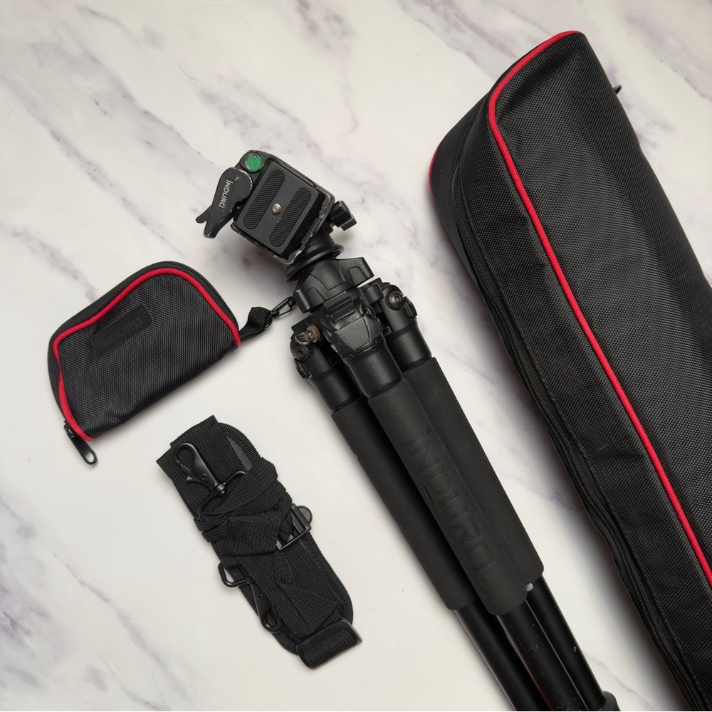 Induro AT114 Alloy 8M Tripod with BHS1 Ballhead